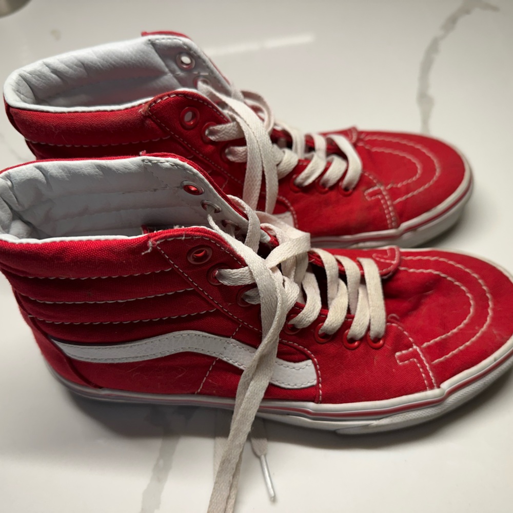 Vans Size 6 men’s size 7.5 women’s. Unisex